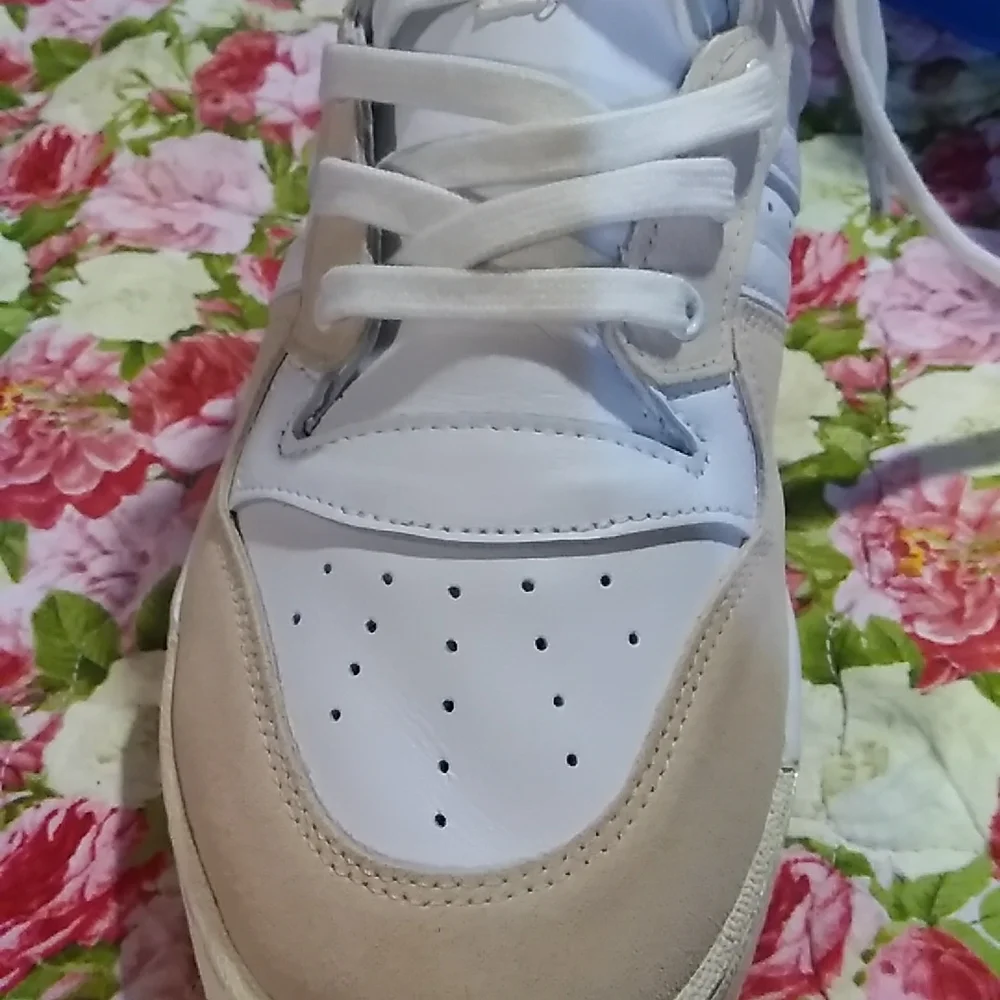Adidas - Picture 3 of 5